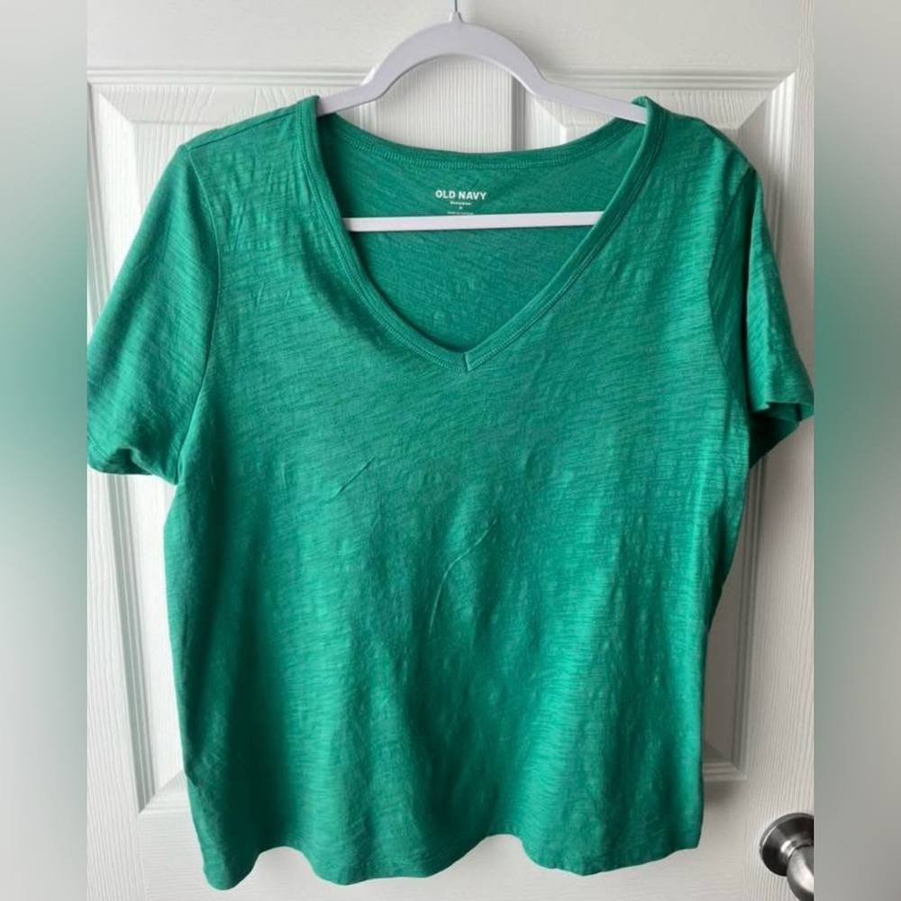 Women’s old navy Tee